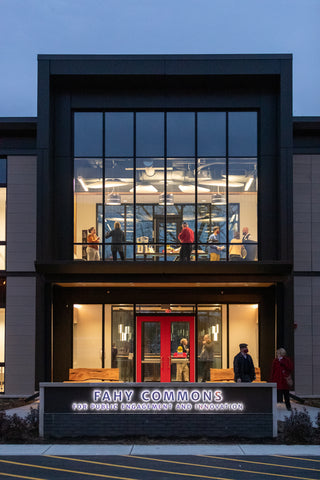 <b>Muhlenberg College, Fahy Commons </b>
Rain Pattern in White
Photos: Don Pearse