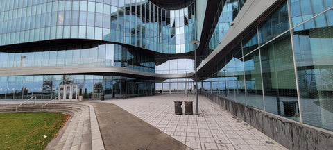 <b>Northwestern University, Kellogg </b>
Global Hub Building
Symmetry Pattern in White 
Photos: NGS Films and Graphics